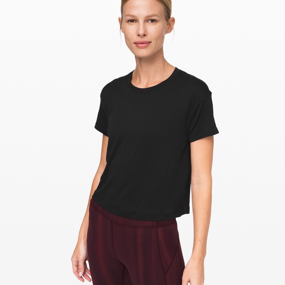 Lululemon train to be SS shirt euc can 4 black - Picture 3 of 7